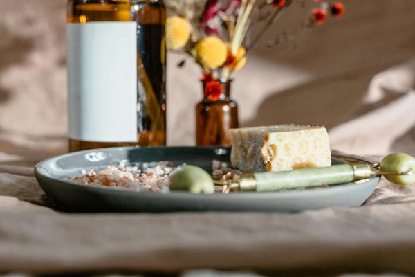 Comment choisir des produits de soin pour la peau adaptés aux femmes ayant une peau sujette aux rougeurs ?