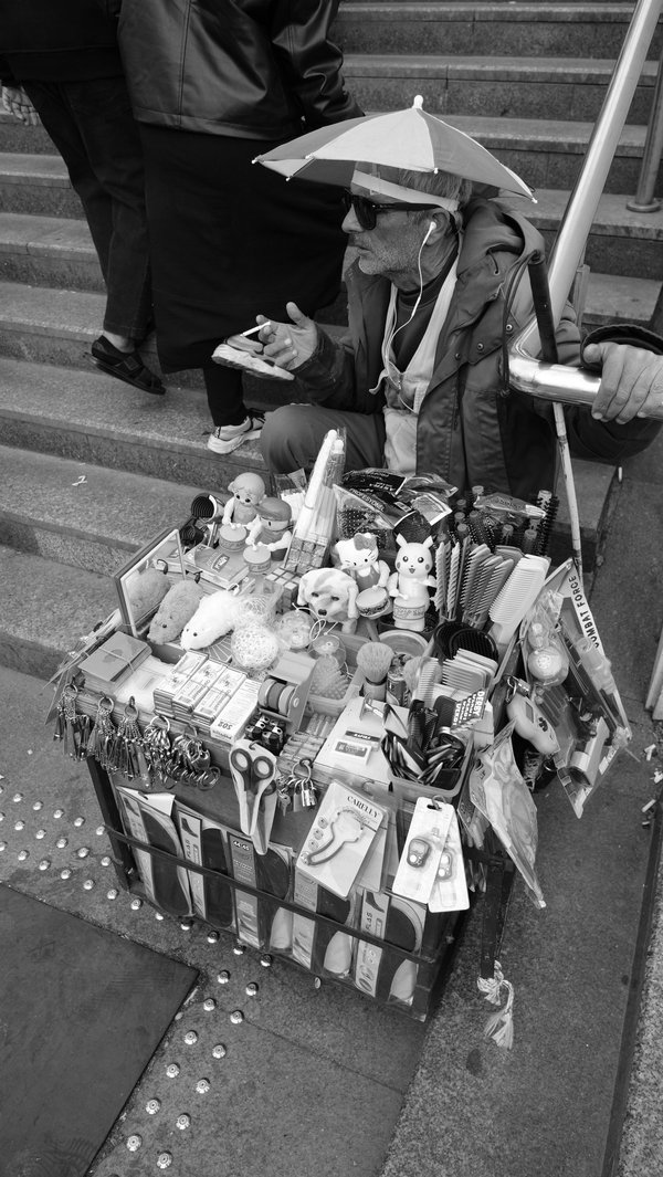 Découvrez les chapeaux parapluie : style et praticité réunis