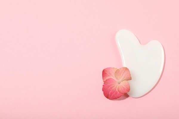 Découvrez les bienfaits du gua sha pour votre peau